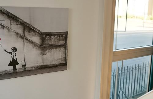 Limehouse Apartment | Cozy Entire Flat In Canary W Hot Tub