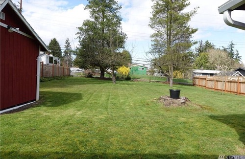 Lynnwood House | Cozy entire home with 3 bedrooms, close to parks with walking trails