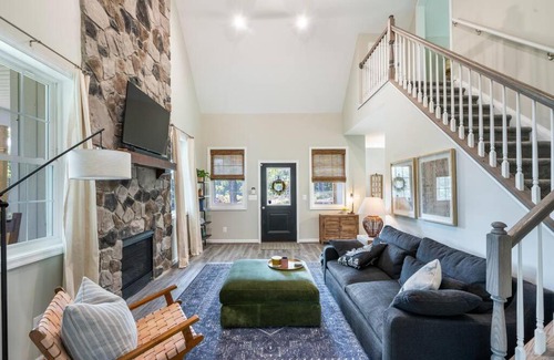 Front Royal House | Cozy Escape @ the Shenandoah Cottage