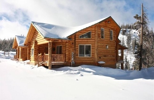 Brian Head Cabin | Cozy, Extra Large, Family Log Cabin