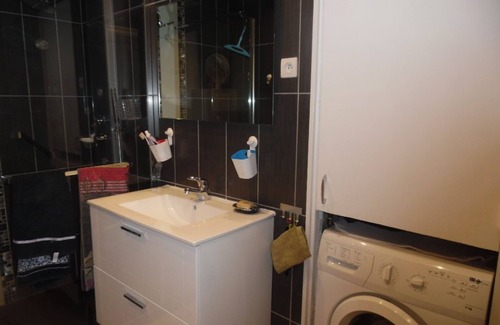 Amelie-les-Bains-Palalda Apartment | Cozy F2 Apartment with Balcony, Parking, and Easy Access to City Center and Thermal Baths