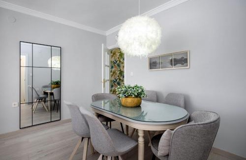 Figares Apartment | Cozy Familiar Retreat in the Centre of Granada