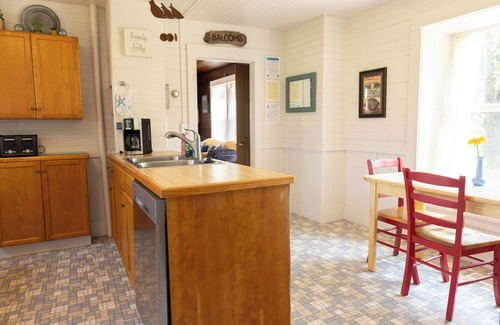 Rockaway Beach Cabin | Cozy Family Cabin-Secluded beach access, non-smoking home awaits you