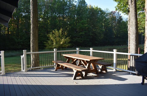 Bellaire Ski Chalet | Cozy Family Cabin in Schuss Village-Book now for Summer Fun!