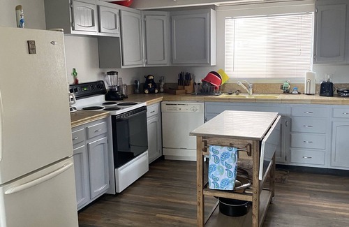 Lake Almanor Country Club Cabin | Cozy Family Cabin with Studio! Great Week or Weekend get away!