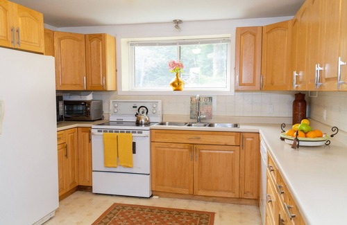 Hastings Highlands Cottage | Cozy Family Cottage, Sleeps up to 10 Persons & Fully Equipped