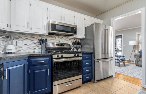 Overland Park House | ~Cozy & Family Friendly Home~ Game Room | Self Check-in | FAST WiFi|