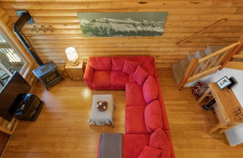 Bear Valley House | Cozy, Family-Friendly Log Cabin - Home #152 by RedAwning