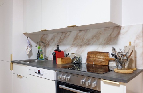 Favoriten Apartment | Cozy Family & Group Apartment - 15 min to Center