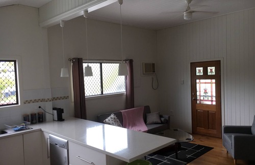 Bundaberg South House | Cozy Family Home Full Aircondition Sleeps 6 Close To Town & Tourist Attractions