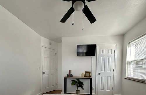 Cheviot House | Cozy family home , 10 minutes from Downtown Cincinnati