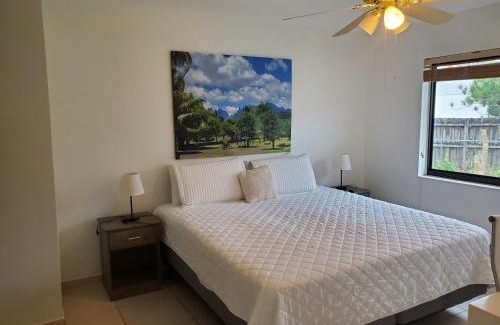 Kendale Lakes House | Cozy family home in quiet area, nice garden views.