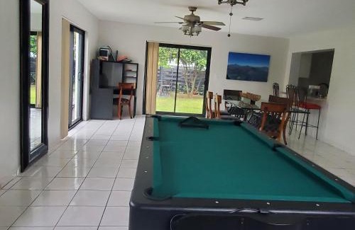 Kendale Lakes House | Cozy family home in quiet area, nice garden views.