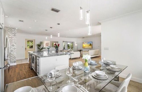 Biscayne Park Apartment | Cozy Family House Close to Biscayne Park W/Pool
