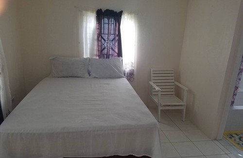 Port Antonio House | Cozy Family Inn Guesthouse Room A