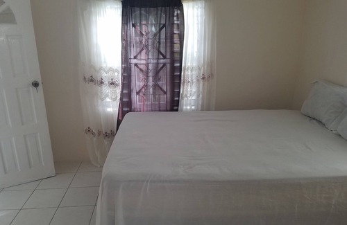Port Antonio House | Cozy Family Inn Guesthouse Room A