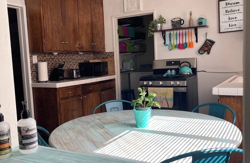 Rolando Village House | Cozy Family & Pet Friendly Home