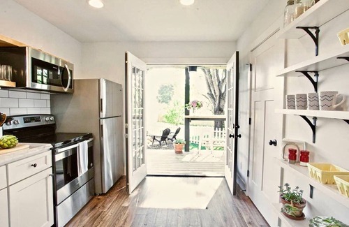 Black Mountain House | Cozy Family Retreat w/HT-Sauna Deck & DT Charm