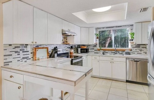 New Smyrna Beach House | Cozy family sized beach house! Short Walk to the Atlantic Ocean