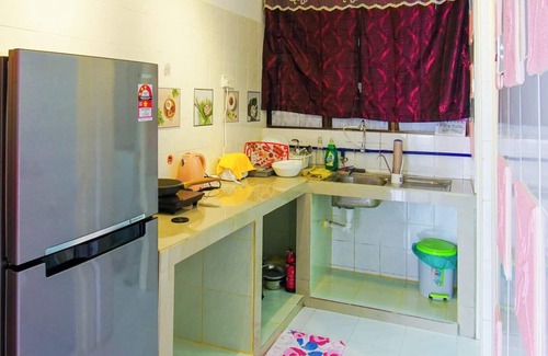 Batu Ferringhi Condo | Cozy Family-sized Condo With Pool