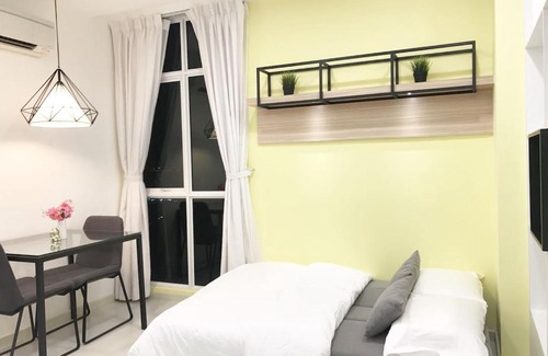 George Town Apartment | Cozy Family Suite at Strait Garden Suite