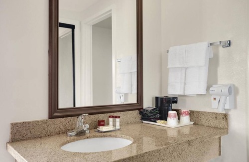 Torrance Hotel | Cozy Family Unit! Pool, Restaurant