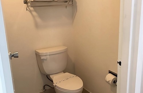 Torrance Hotel | Cozy Family Unit! Pool, Restaurant