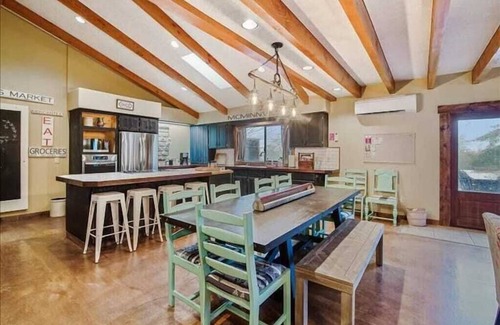 McMinnville Other | Cozy Farm Stay | Mins to Downtown Mac | Petey the Donkey