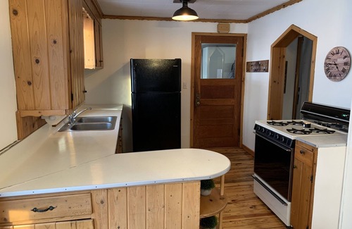 Annandale Cabin | Cozy farmhouse cabin, steps from the lake with amazing views!