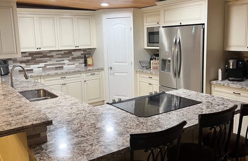 East Mesa House | Cozy Farmhouse near lake, RV Gate and massive yard