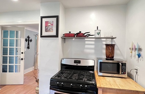 Woodinville House | Cozy farmhouse nestled in huge private Park-like Lot-Minutes away from Wineries
