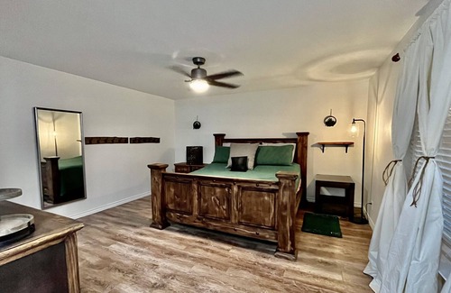 Rockwall House | Cozy Farmhouse on almost 2 Acres