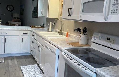 Branson Condo | Cozy Farmhouse Retreat-King Beds,Indoor/Outdoor Pool, Golf Course View