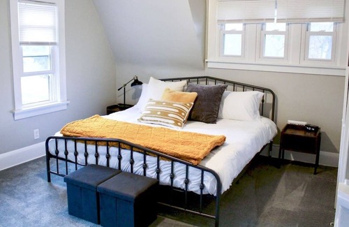 Fairview Park House | Cozy farmhouse style home walkable to restaurants