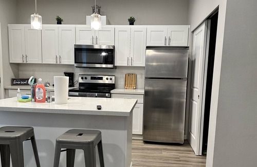 Eastside House | Cozy first floor Townhouse near Tacoma Dome
