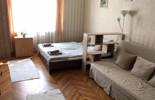 Laposdulo Apartment | Cozy flat at Stadionok M station
