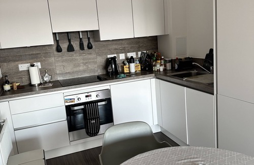 East Ham Apartment | Cozy Flat in East London Close to Central