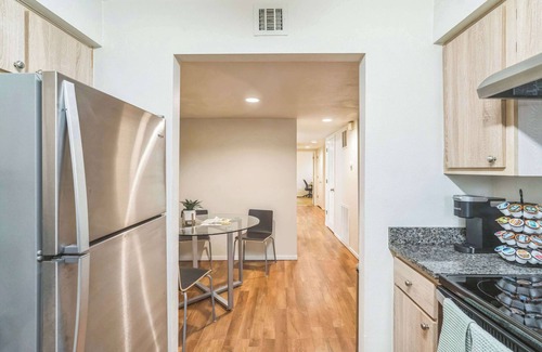 Harlow Apartment | Cozy Flat Near Autzen + 2 Miles to Downtown!