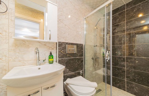 Antalya City Centre Apartment | Cozy Flat near Sea with Balcony in Muratpasa