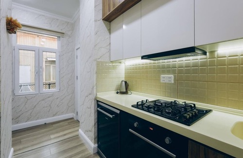 Nasimi Apartment | Cozy Flat on Nizami Balcony & Free Airport Transfer – Sleeps 3