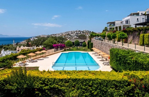 Kadıkale Apartment | Cozy Flat With Sea View and Shared Pool in Bodrum