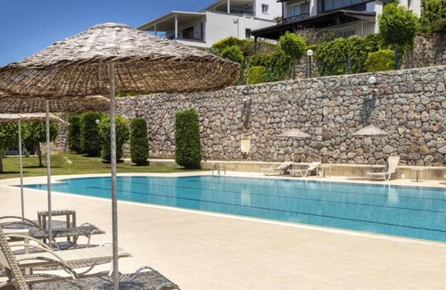 Kadıkale Apartment | Cozy Flat With Sea View and Shared Pool in Bodrum