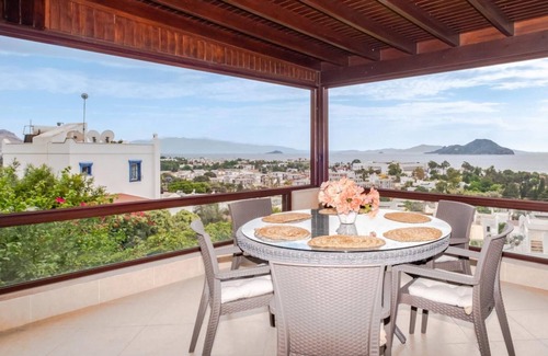Kadıkale Apartment | Cozy Flat With Sea View and Shared Pool in Bodrum