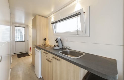 Heugum Boat Rental | Cozy floating Boatlodge "Maastricht". Max 4 persons, 2 bedrooms.