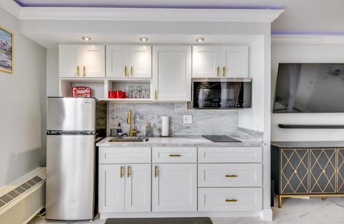 Bostwick Park Apartment | Cozy Florida Getaway with Pool Access and Ocean Views!