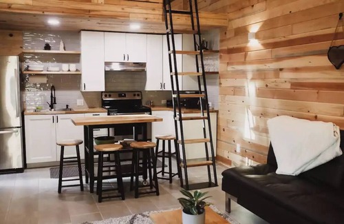 La Pine Cabin | Cozy Forest Cabin w/Sauna & Hot Tub!