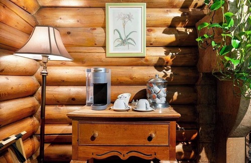 Sandy House | Cozy Forest Cottage at La Caille