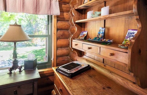 Sandy House | Cozy Forest Cottage at La Caille
