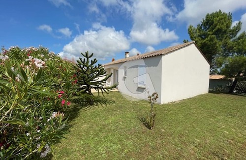 Longeville-sur-Mer House | Cozy Forest-Edge Retreat for 6 with Garden, Near Beach and Shops