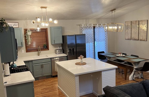 Kachina Village House | Cozy Forest Retreat- Family Friendly and Pets Welcome.